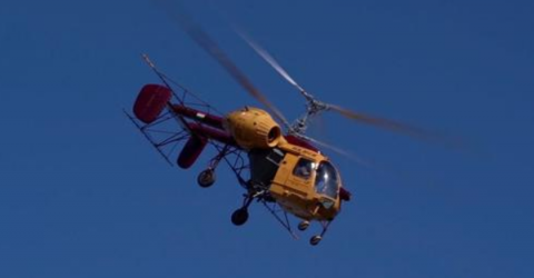 Helikoptek a kék égen